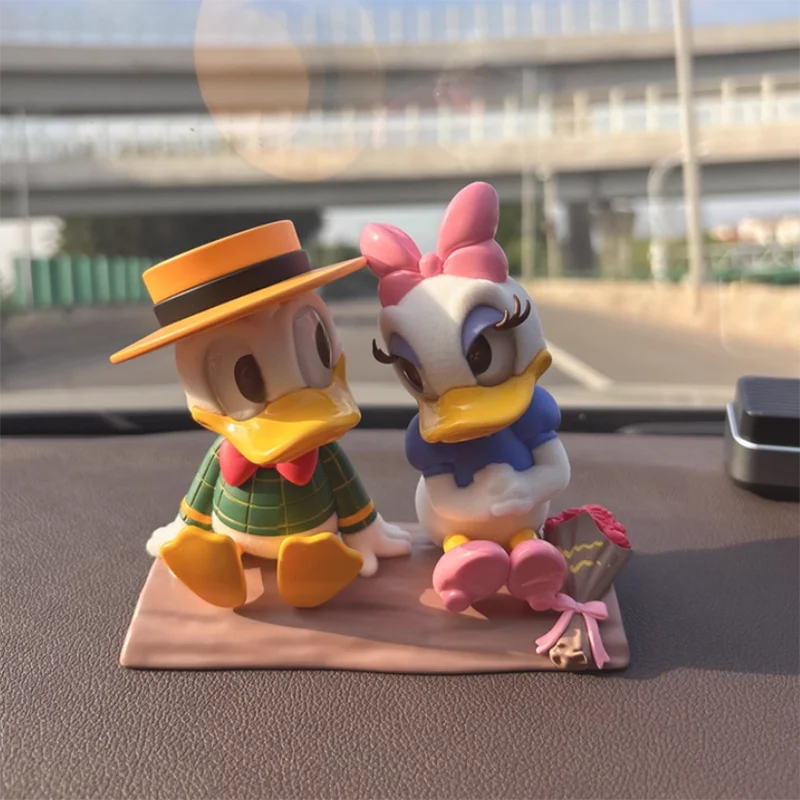 52TOYS Donald Duck and Daisy Together Duck Anniversary Hang Card Trendy Toy Figure Ornament Gift Collectible Desktop Decoration
52TOYS Donald Duck and Daisy Together Duck Anniversary Hang Card Trendy Toy Figure Ornament Gift Collectible Desktop Decoration