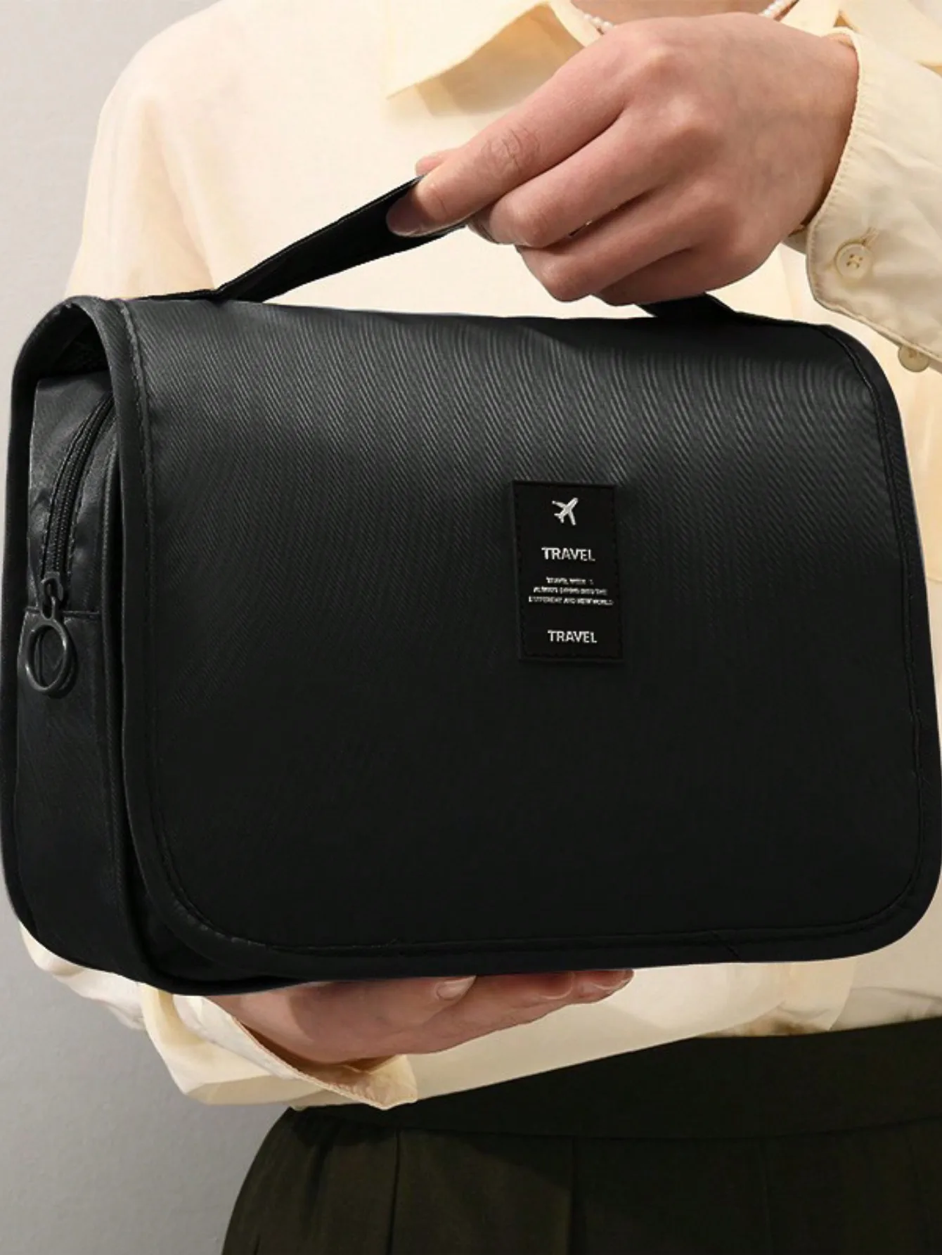 1pc Hanging Toiletry Bag Made Of Polyester, Moisture-Proof, Durable, Tear-Resistant. Lightweight And Compact Design Takes Up Little Luggage Space, Perfect For Overnight Stays, Travel Or Other Outdoor Activities. You Can Take It Anywhere You Want To Go. Th
1pc Hanging Toiletry Bag Made Of Polyester, Moisture-Proof, Durable, Tear-Resistant. Lightweight And Compact Design Takes Up Little Luggage Space, Perfect For Overnight Stays, Travel Or Other Outdoor Activities. You Can Take It Anywhere You Want To Go. Th