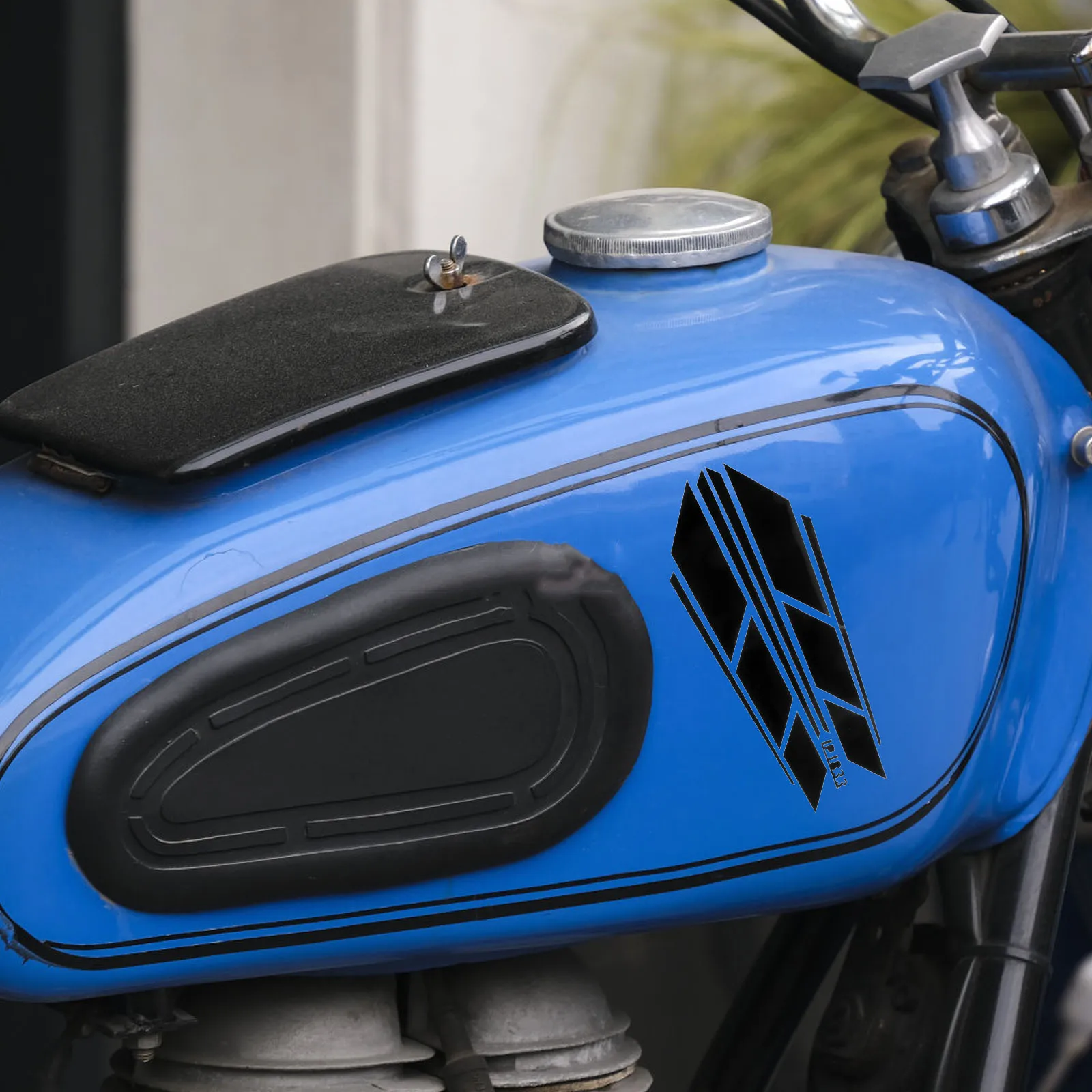 2 Sheets Motorcycle Stickers Car Decoration PVC Gas Cap Decals Electric Motorbike Tank Waterproof Installation
2 Sheets Motorcycle Stickers Car Decoration PVC Gas Cap Decals Electric Motorbike Tank Waterproof Installation