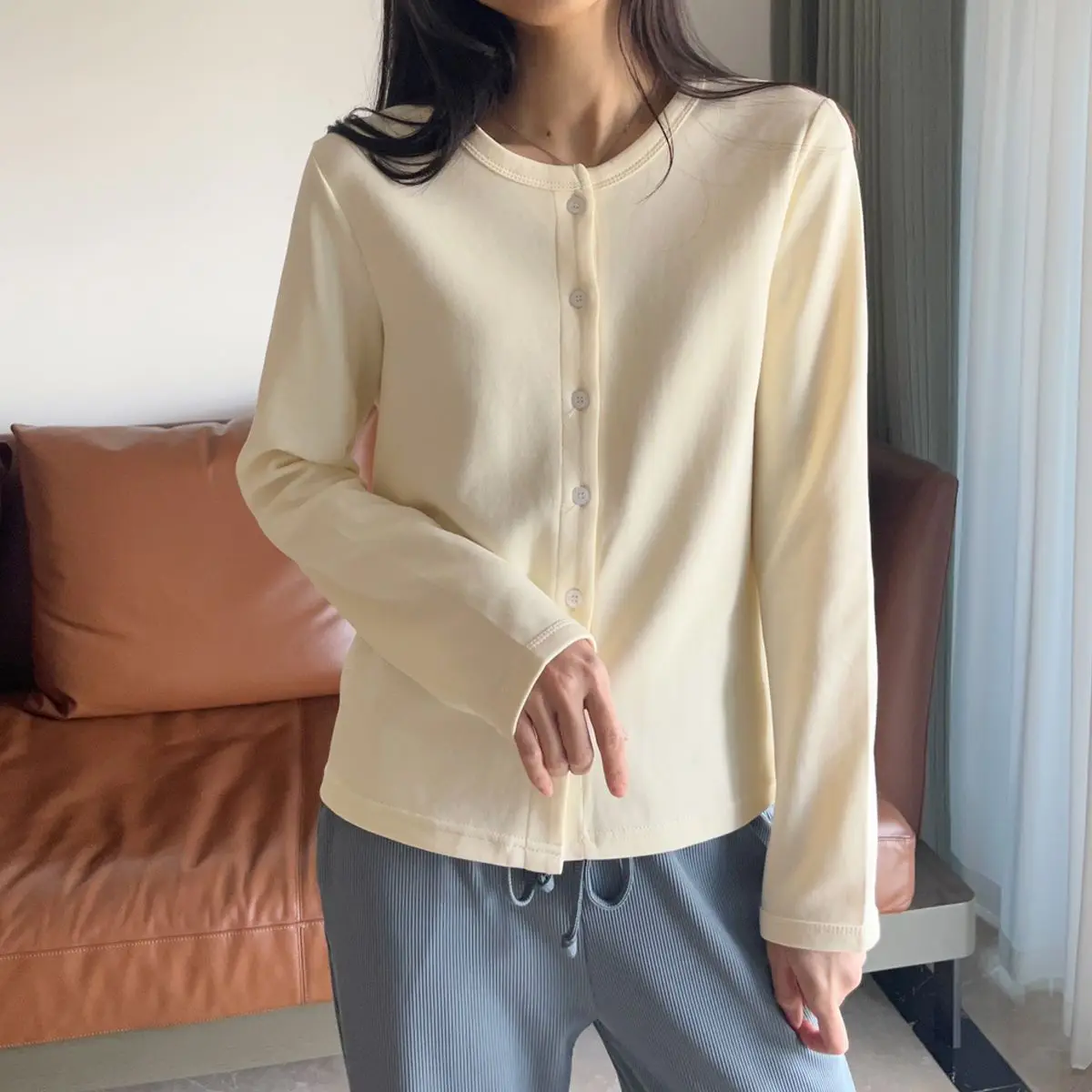 Spring Autumn 2025 Slim Fit Single Button round Neck Small Open Cardigan Women's T-Shirt Versatile Top Coat Trendy Female Out...
Spring Autumn 2025 Slim Fit Single Button round Neck Small Open Cardigan Women's T-Shirt Versatile Top Coat Trendy Female Out...