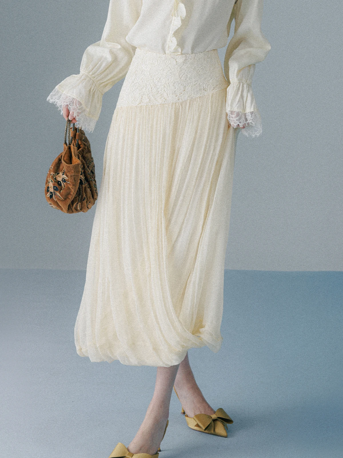 SOTHEMOS Mid-century Millionaire Series Heavy Embroidery Lace Design Half Skirt Long Dress High Waist Gored A-line Silken
SOTHEMOS Mid-century Millionaire Series Heavy Embroidery Lace Design Half Skirt Long Dress High Waist Gored A-line Silken
