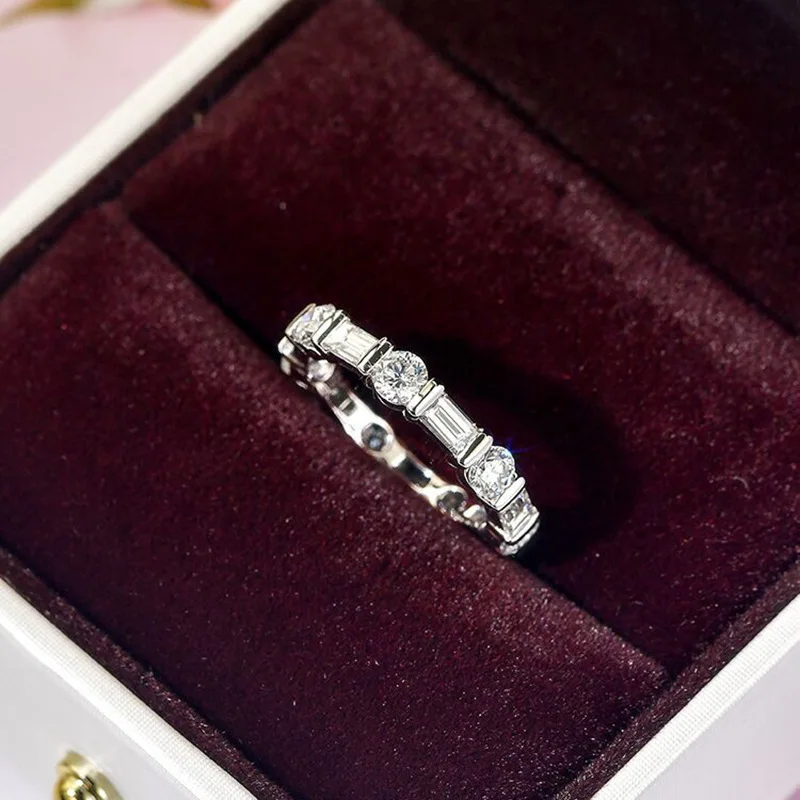 New Style Inlaid Silver Zircon Ring Fashion Women's Simple Geometric Wedding Ring Party Birthday Jewelry Gift
New Style Inlaid Silver Zircon Ring Fashion Women's Simple Geometric Wedding Ring Party Birthday Jewelry Gift