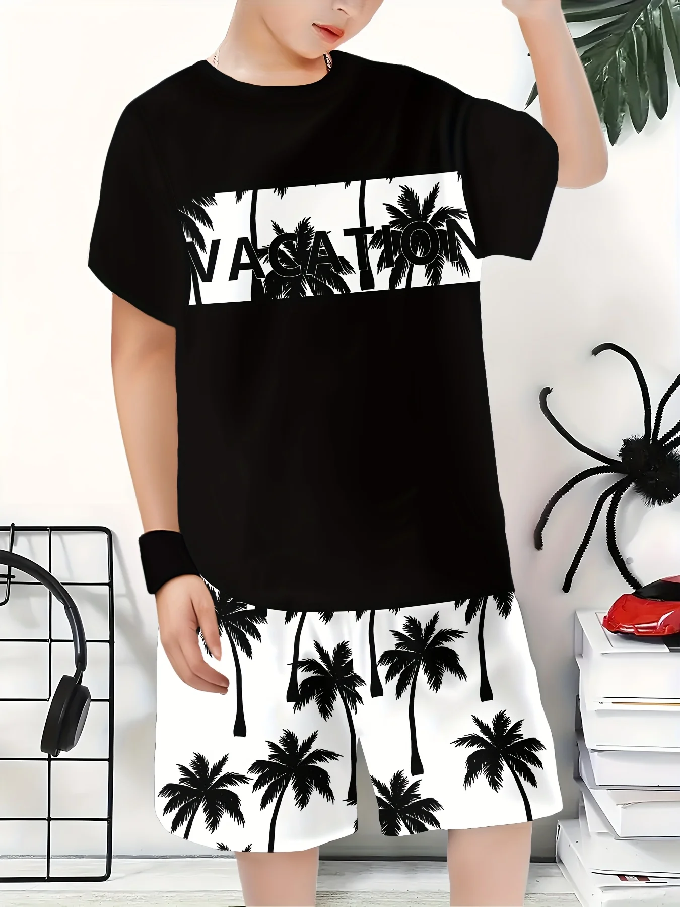The 2025 summer new children's casual suit, coconut tree sailboat print group casual fashion streetwear, polyester fiber comfort
The 2025 summer new children's casual suit, coconut tree sailboat print group casual fashion streetwear, polyester fiber comfort