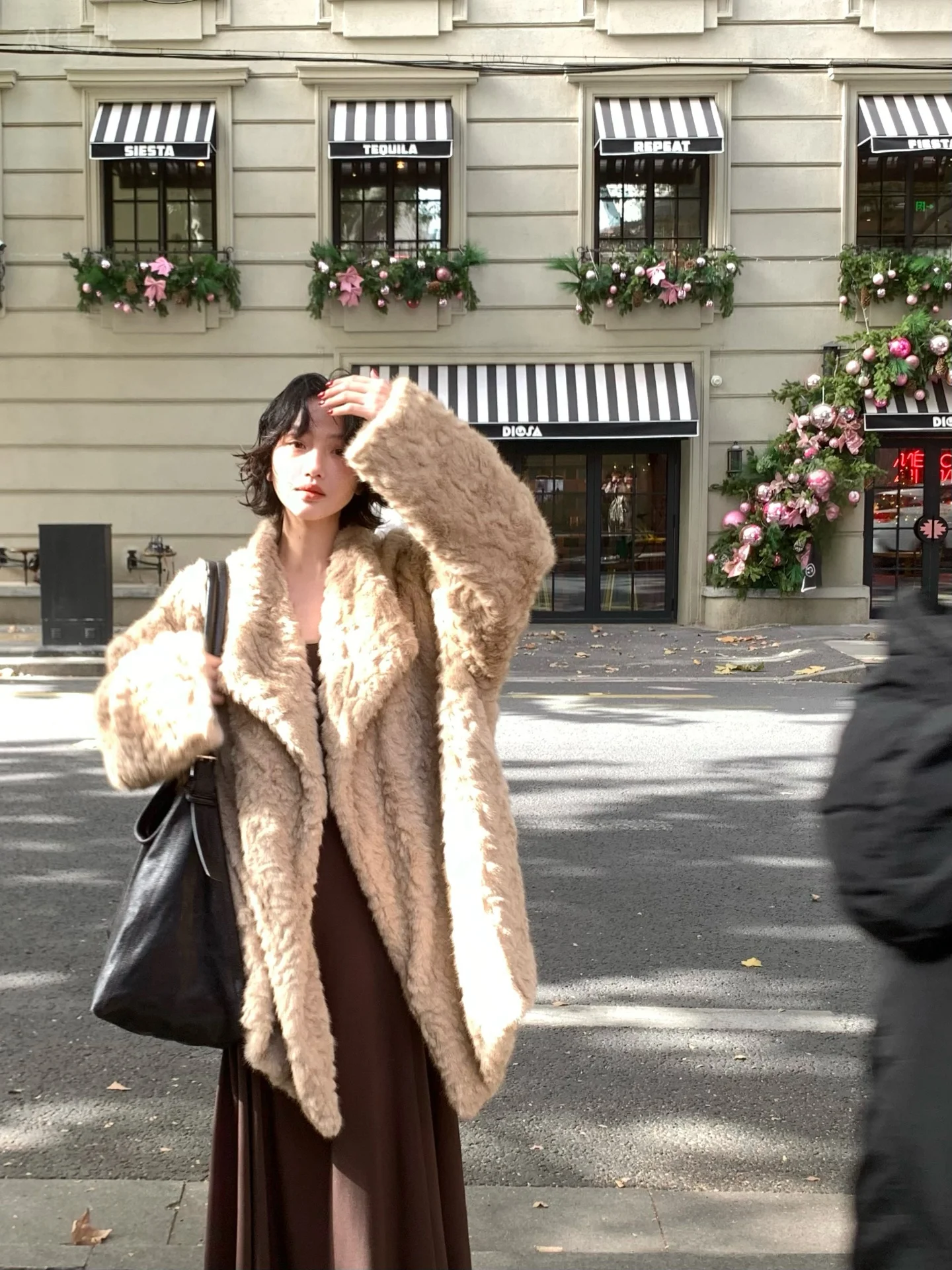 Ele Vintage Mid-Length Lamb Fur Jaet Wine Noon Cloud Gentleman's Sle Polyester Fiber Warmth Long Sve Ladies Coat
Ele Vintage Mid-Length Lamb Fur Jaet Wine Noon Cloud Gentleman's Sle Polyester Fiber Warmth Long Sve Ladies Coat