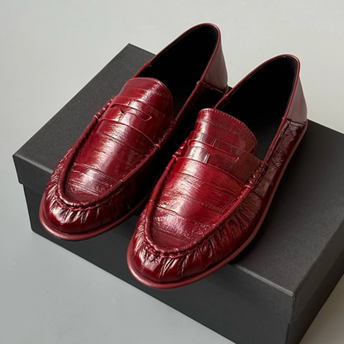 Maxdutti Italian Eel Skin Handmade Slip On Loafers French Fashion Ladies Soft Shoes Minimalist Texture Retro Flat Shoes For Wome
Maxdutti Italian Eel Skin Handmade Slip On Loafers French Fashion Ladies Soft Shoes Minimalist Texture Retro Flat Shoes For Wome