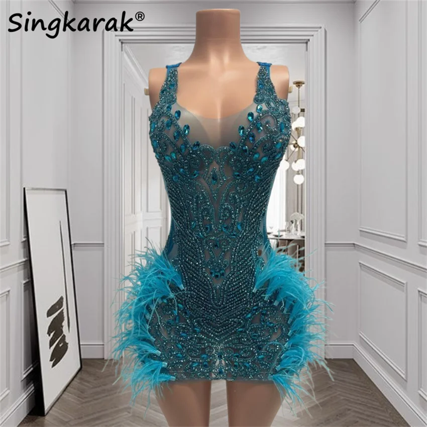 Sexy Crystal Short Prom Dresses For Black Girls 2025 Glitter Beading Diamonds Rhinestones Birthday Gown Feathers Customized
Sexy Crystal Short Prom Dresses For Black Girls 2025 Glitter Beading Diamonds Rhinestones Birthday Gown Feathers Customized