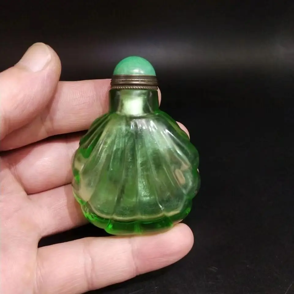 Chinese antique green transparent glass prismatic snuff bottle Folk art collection crafts
Chinese antique green transparent glass prismatic snuff bottle Folk art collection crafts