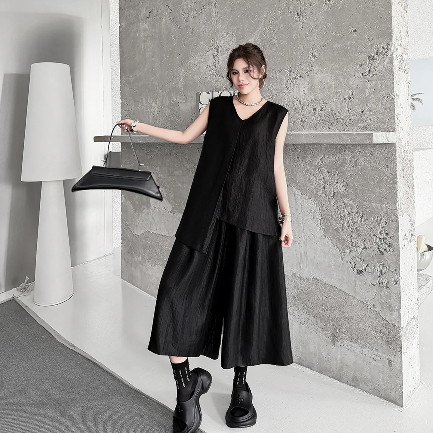 2026 Fashionable Black Pant Set Women Sleeveless Shirt + High-waist Wide-leg Pants Two Piece Set XY247
2026 Fashionable Black Pant Set Women Sleeveless Shirt + High-waist Wide-leg Pants Two Piece Set XY247