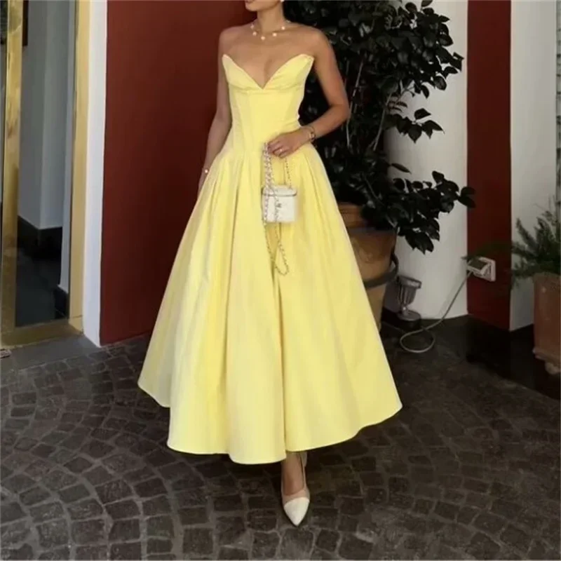 European and American style sexy tube top fishbone waist slimming tube top dress female fashion high-end temperament long skirt
European and American style sexy tube top fishbone waist slimming tube top dress female fashion high-end temperament long skirt