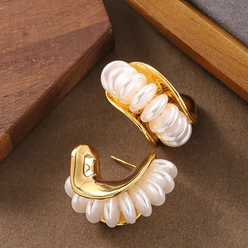 Fashionable, exaggerated, exquisite, irregular pearl stud earrings, niche design, niche, luxury, and personalized earrings
Fashionable, exaggerated, exquisite, irregular pearl stud earrings, niche design, niche, luxury, and personalized earrings