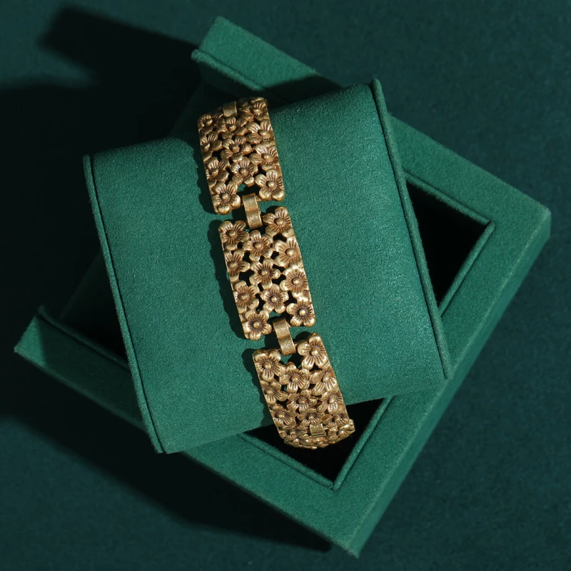 Vintage Bracelets Palace Flower Jewelry Luxury Brand Antique Gold Color Hollow Egyptian Retro Accessories For Women 2026 New
Vintage Bracelets Palace Flower Jewelry Luxury Brand Antique Gold Color Hollow Egyptian Retro Accessories For Women 2026 New