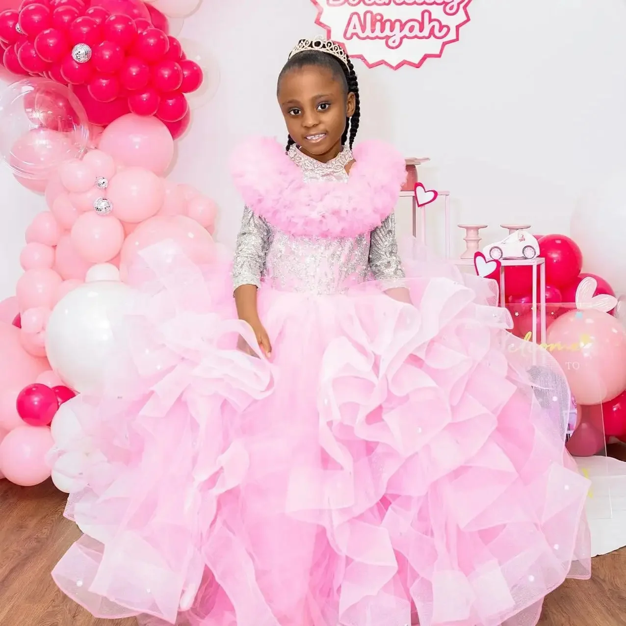 Customized Pink Flower Girl Dresses For Wedding High Collar Silvery Appliques Luxury Kids Birthday Party Photo Shoot Ball Gown
Customized Pink Flower Girl Dresses For Wedding High Collar Silvery Appliques Luxury Kids Birthday Party Photo Shoot Ball Gown