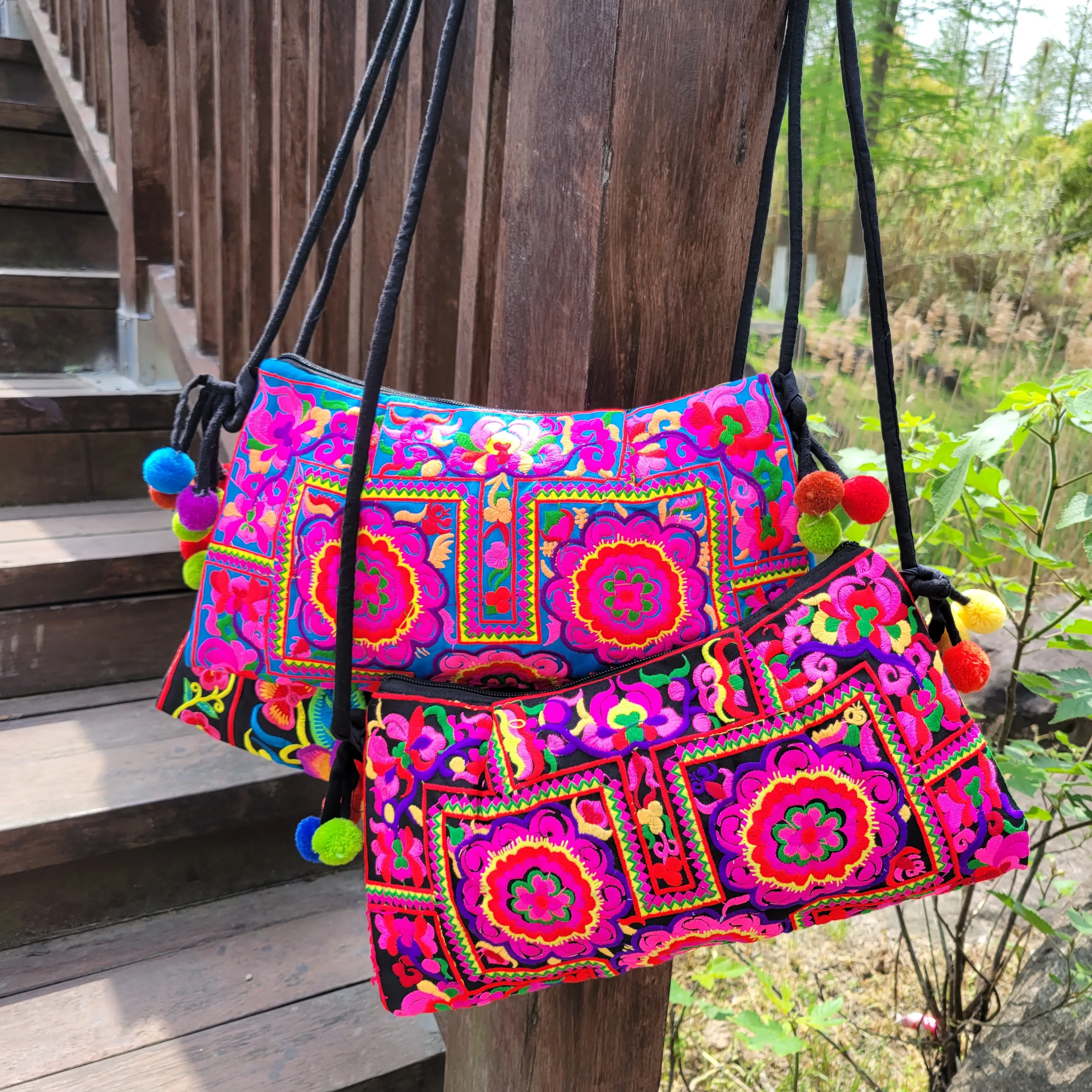 Summer Female bag Embroidered canvas bags Vintage women crossbody bag Fashion Black small bag Travel bag
Summer Female bag Embroidered canvas bags Vintage women crossbody bag Fashion Black small bag Travel bag