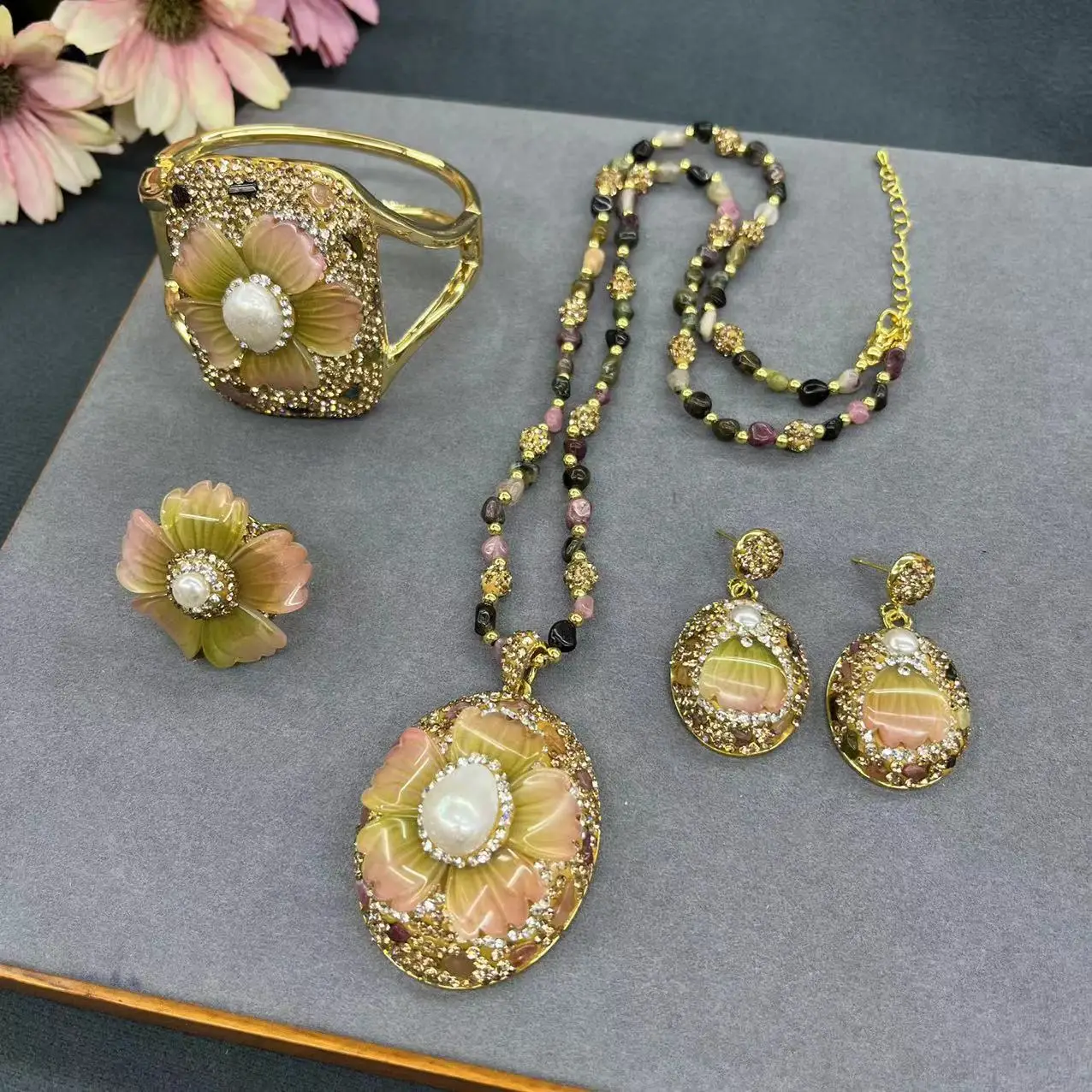 Live natural tourmaline inlaid pearl flower sweater French retro stone popular jewelry necklace pendant earrings ring bracelet
Live natural tourmaline inlaid pearl flower sweater French retro stone popular jewelry necklace pendant earrings ring bracelet