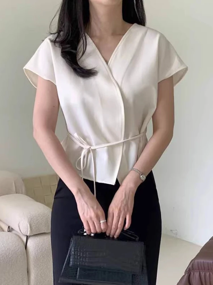 Niche Temperament V-neck Buckle Lace Female Blouse 2025 Summer Korean Waist Slim All-match Irregular Short-sleeved Shirt Woman
Niche Temperament V-neck Buckle Lace Female Blouse 2025 Summer Korean Waist Slim All-match Irregular Short-sleeved Shirt Woman