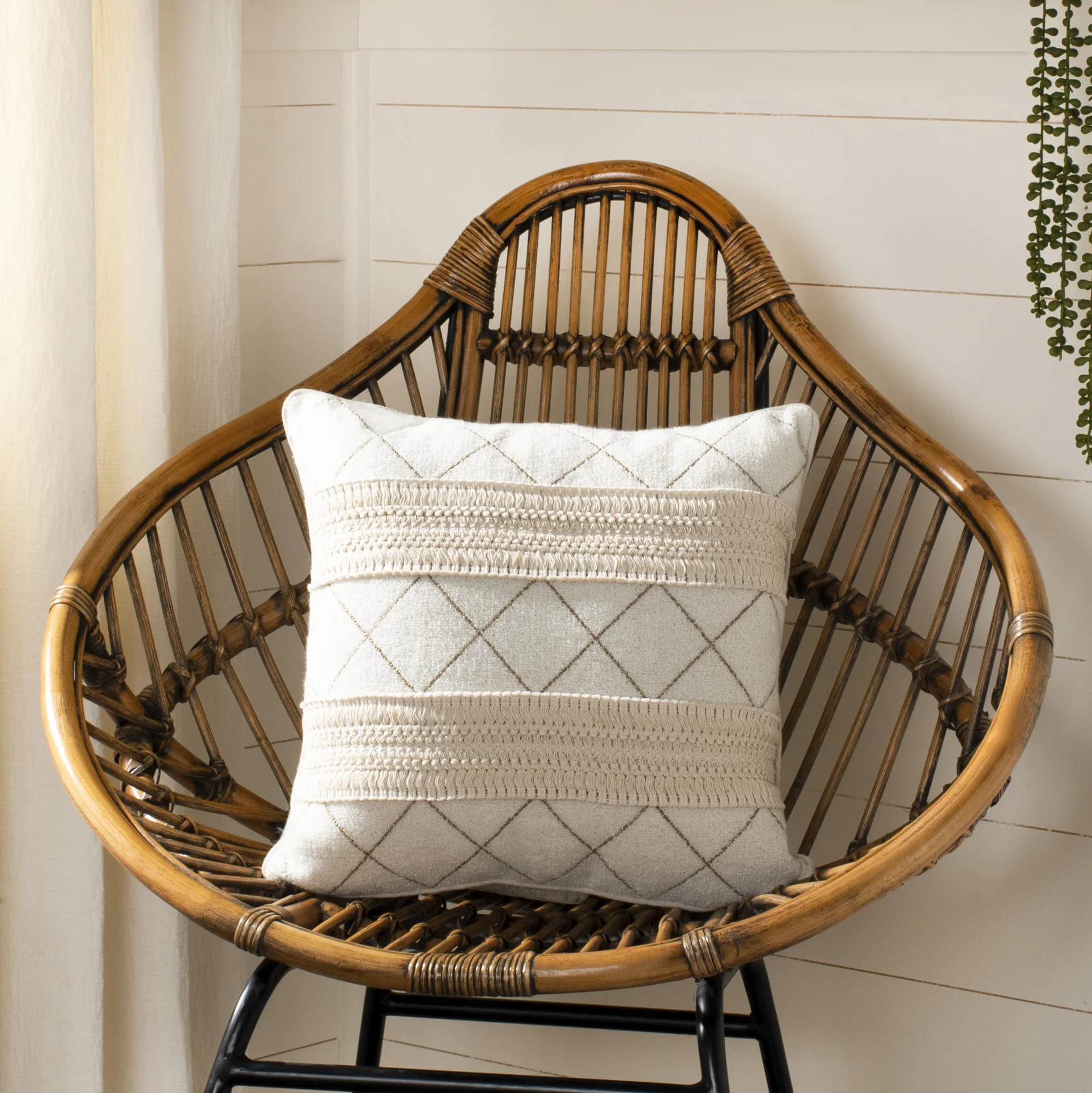 Geometric pattern soft pillow 16 inch square cream color
Geometric pattern soft pillow 16 inch square cream color