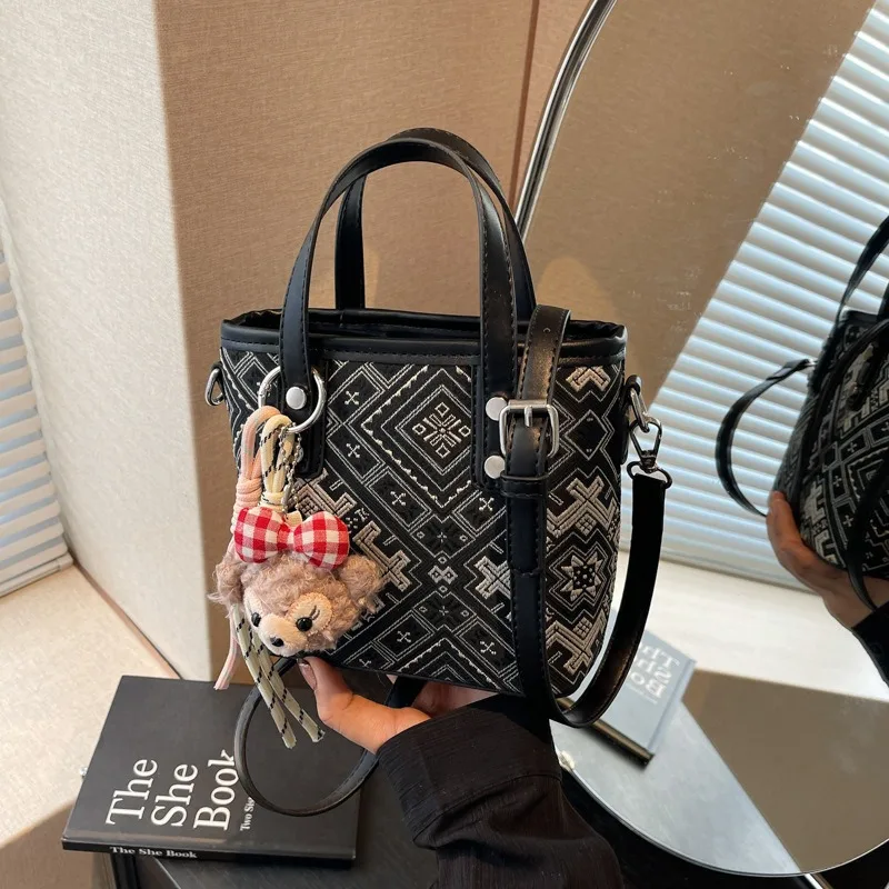 2025 New Popular Small Bags Women's Fashion Every Single Shoulder Crossbody Bag Portable Bucket Bag
2025 New Popular Small Bags Women's Fashion Every Single Shoulder Crossbody Bag Portable Bucket Bag