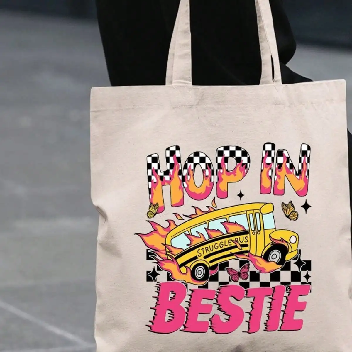 Hop In Bestie Women'S Retro Cartoon Bus & Flames Graphic Tote Bag - Large Capacity Durable Polyester Shoulder Bag, Machine Washable Casual Commuter Bag For Work, Shopping & Everyday Use, Work Carryall, Playful Design, Sturdy Handles
Hop In Bestie Women'S Retro Cartoon Bus & Flames Graphic Tote Bag - Large Capacity Durable Polyester Shoulder Bag, Machine Washable Casual Commuter Bag For Work, Shopping & Everyday Use, Work Carryall, Playful Design, Sturdy Handles
