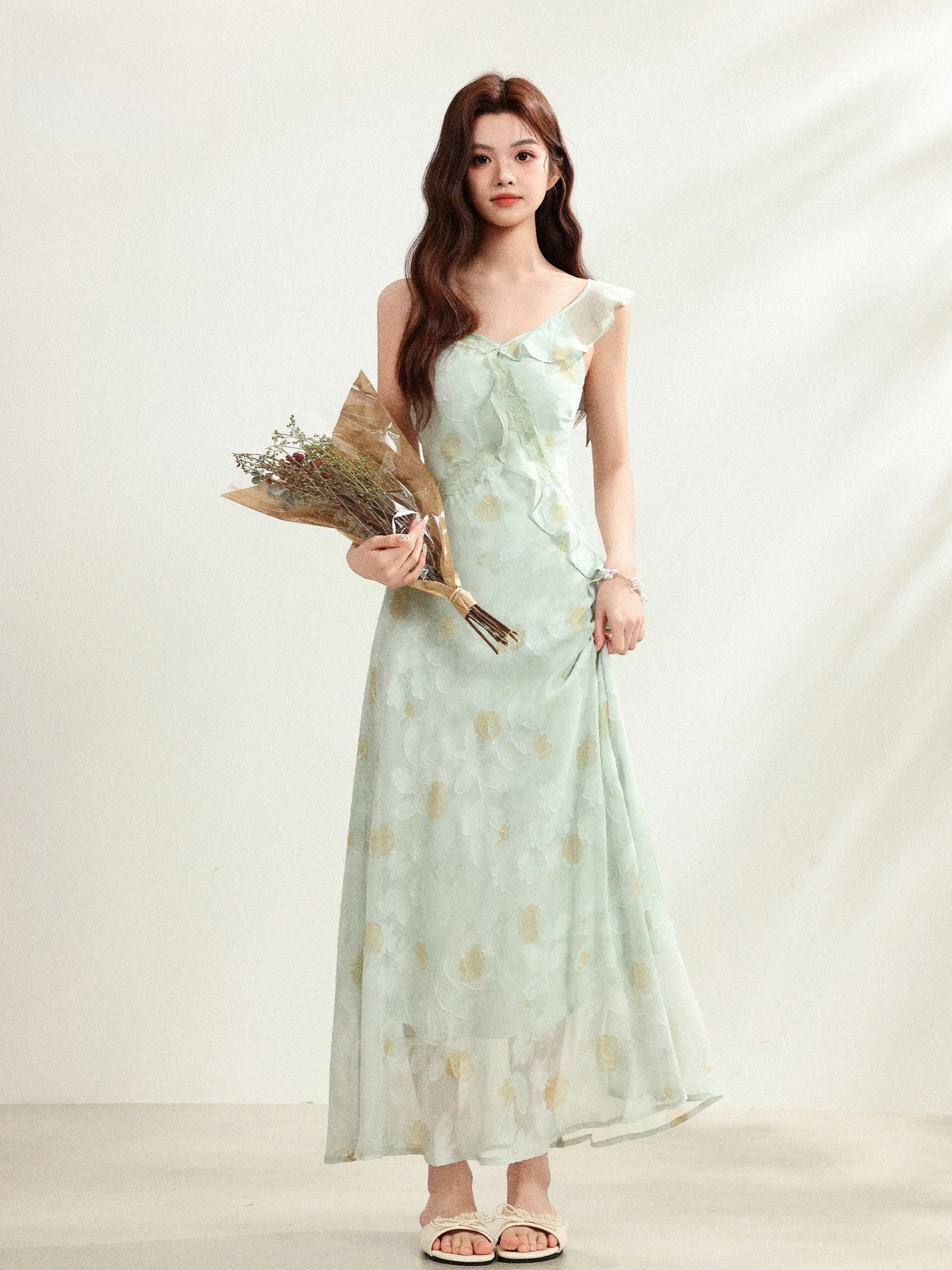 Gentle Wind Floral Print Strap Dress Women's New 2026 Summer V-Neck Waist-Cinched Girlish Long Dress Commute Style Gathered A...
Gentle Wind Floral Print Strap Dress Women's New 2026 Summer V-Neck Waist-Cinched Girlish Long Dress Commute Style Gathered A...