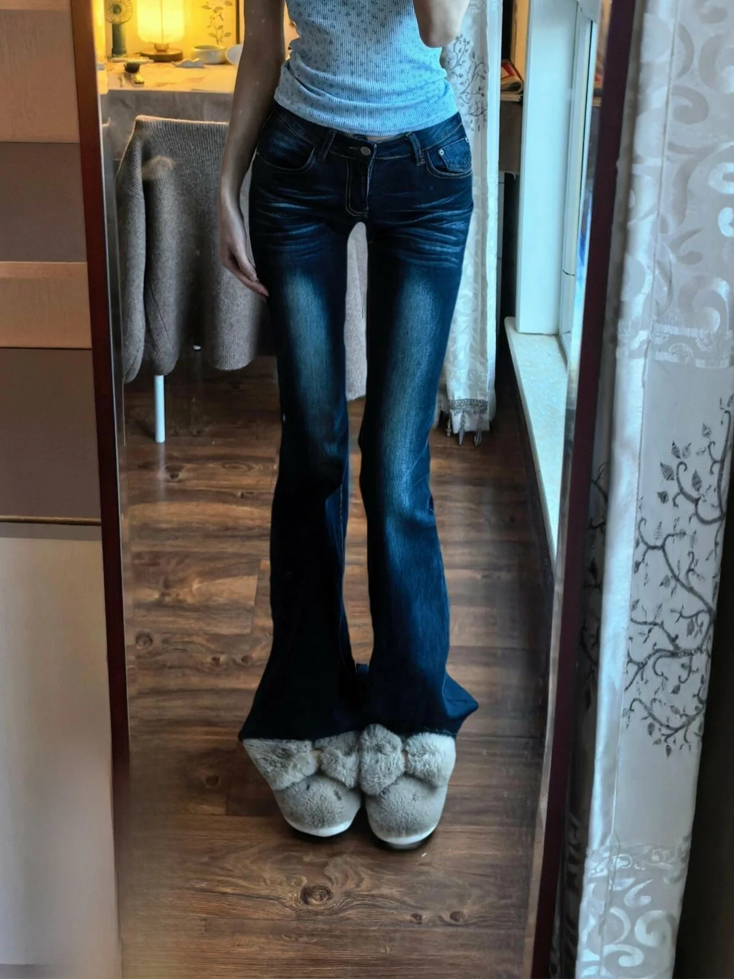 Retro Washed Slim Fit Bell Bottom Jeans Women's High Waist Denim Pants Casual Spring Season Blue Color Micro Flared Trousers
Retro Washed Slim Fit Bell Bottom Jeans Women's High Waist Denim Pants Casual Spring Season Blue Color Micro Flared Trousers