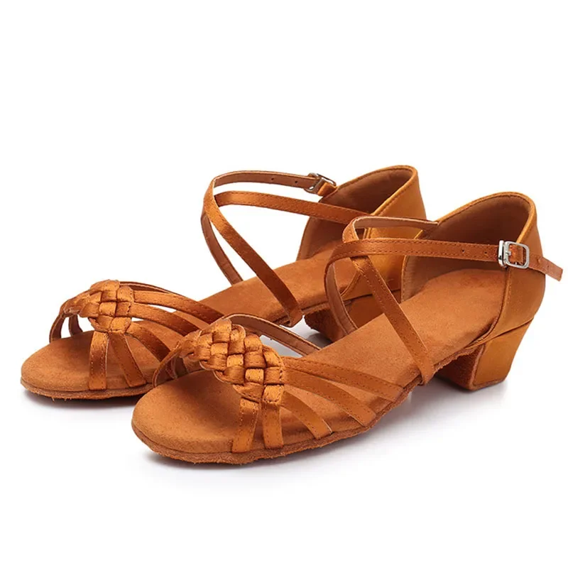 Обувь для джазовых латинских танцев, сальсы, женская детская танцевальная обувь для девочек, обувь для бальных танцев, обувь для танцев на низком каблуке 3 см, мягкая домашняя подошва
Обувь для джазовых латинских танцев, сальсы, женская детская танцевальная обувь для девочек, обувь для бальных танцев, обувь для танцев на низком каблуке 3 см, мягкая домашняя подошва