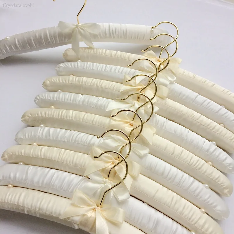 White Beige Sponge Padded Hanger With Hook Silk Satin Fabric Clothes Hangers Clothes Pin Sew Buttons Anti-Slip Wedding Dress
White Beige Sponge Padded Hanger With Hook Silk Satin Fabric Clothes Hangers Clothes Pin Sew Buttons Anti-Slip Wedding Dress
