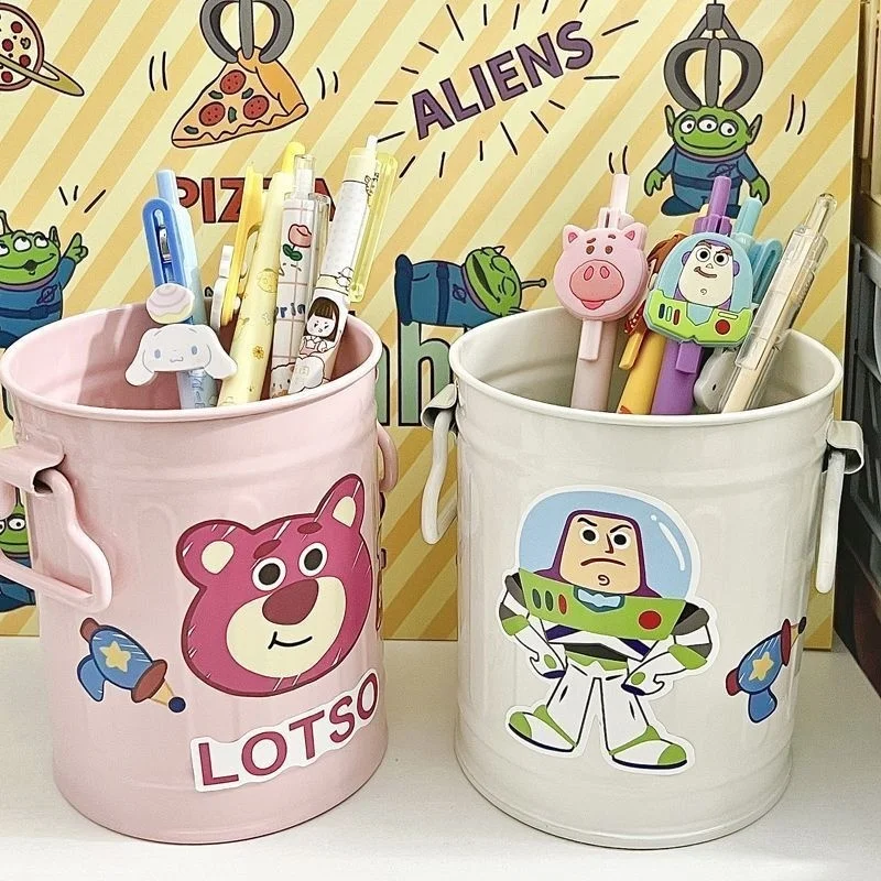 Cute pink iron bucket strawberry storage bucket student dormitory desktop storage box ins Xiaohongshu same style bear pen holder
Cute pink iron bucket strawberry storage bucket student dormitory desktop storage box ins Xiaohongshu same style bear pen holder