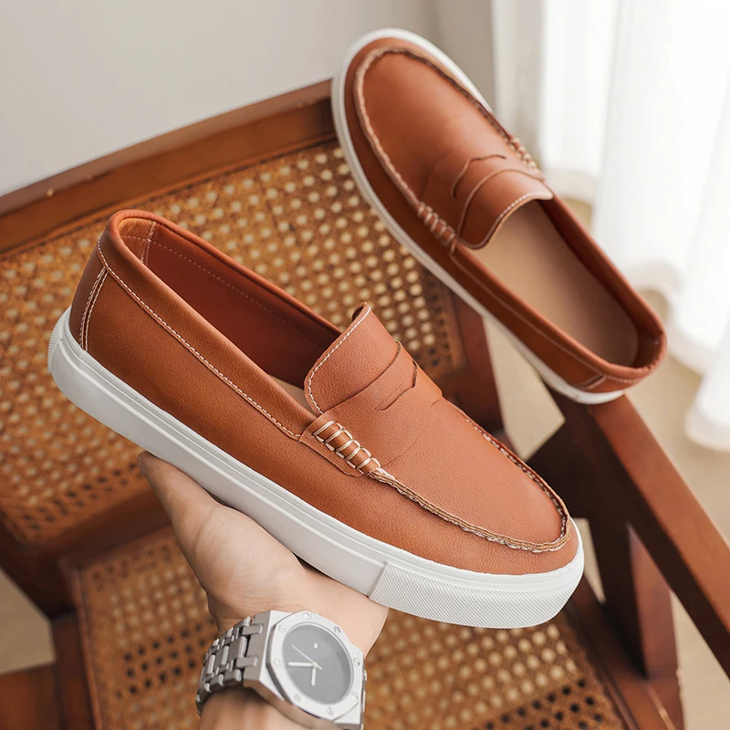 Мужские лоферы в британском стиле, обувь 2025 года, удобная кожаная повседневная обувь, мужская обувь без шнуровки, мужская обувь для ленивых, мокасины de hombre
Мужские лоферы в британском стиле, обувь 2025 года, удобная кожаная повседневная обувь, мужская обувь без шнуровки, мужская обувь для ленивых, мокасины de hombre