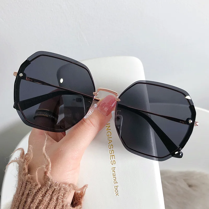 2022 Unisex Sexy Frameless Cut-edge Sunglasses Ladies High-end Street Photography Travel Travel Polarized Sun Glasses Uv400
2022 Unisex Sexy Frameless Cut-edge Sunglasses Ladies High-end Street Photography Travel Travel Polarized Sun Glasses Uv400