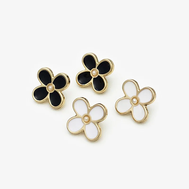 20PCS High-grade pearl flowers black and white buttons metal versatile women's shirt chiffon knitted cardigan four-leaf clover b
20PCS High-grade pearl flowers black and white buttons metal versatile women's shirt chiffon knitted cardigan four-leaf clover b