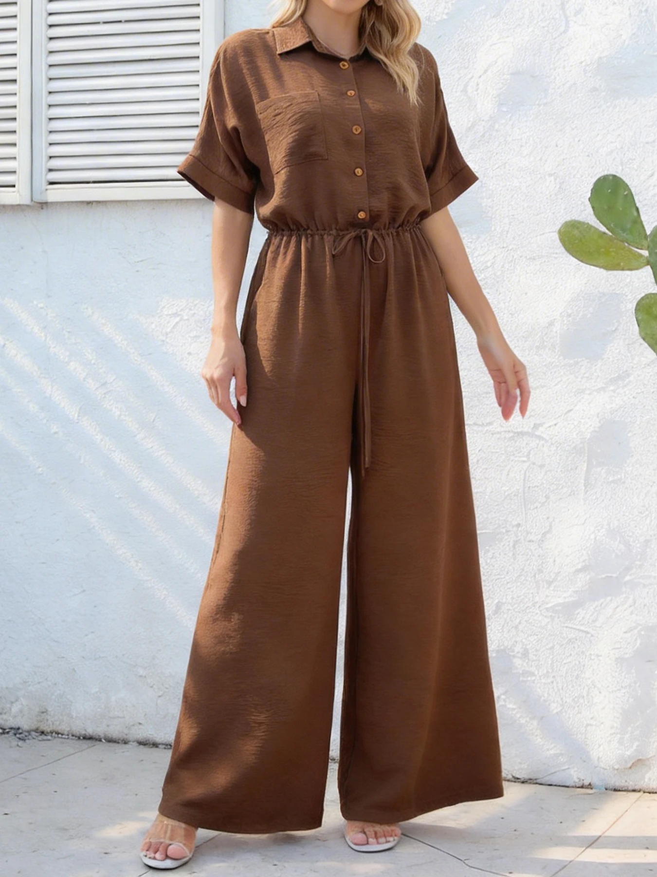 Women's casual jumpsuit, turned-up collar, half-open front, short sleeves, wide-leg pants, brown color, elegant, comfortable.
Women's casual jumpsuit, turned-up collar, half-open front, short sleeves, wide-leg pants, brown color, elegant, comfortable.