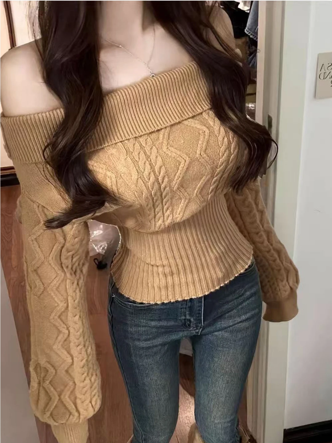 Retro Spicy Girl Style One Shoulder Sweater Women's Autumn Winter Soft Cozy Slim Fit Short Knitted Shirt Korean Style Top
Retro Spicy Girl Style One Shoulder Sweater Women's Autumn Winter Soft Cozy Slim Fit Short Knitted Shirt Korean Style Top