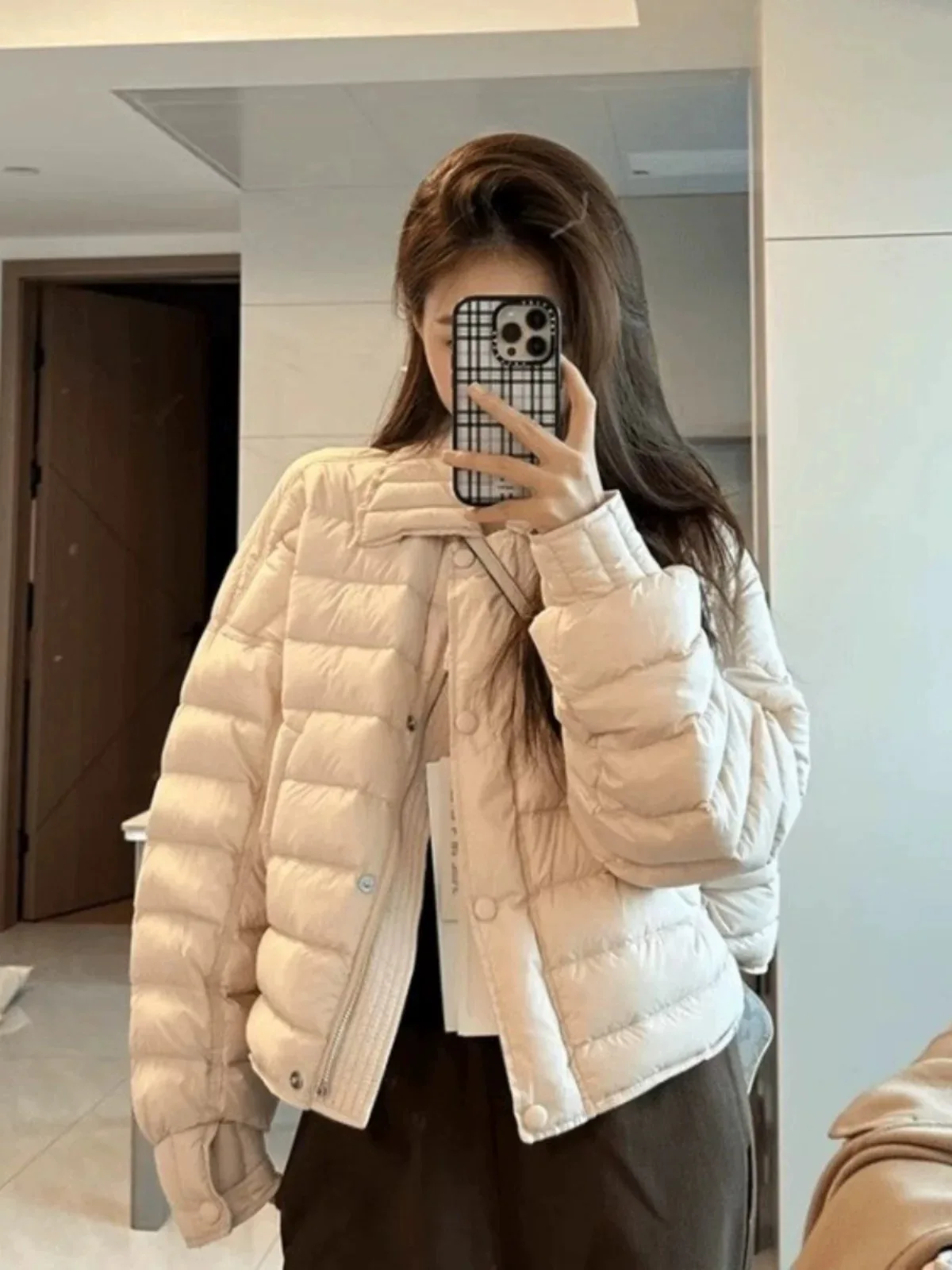 Модная короткая хлопковая куртка для женщин, свободного кроя, зимняя верхняя одежда, удобная повседневная модель прямого силуэта с длинными рукавами и молнией
Модная короткая хлопковая куртка для женщин, свободного кроя, зимняя верхняя одежда, удобная повседневная модель прямого силуэта с длинными рукавами и молнией