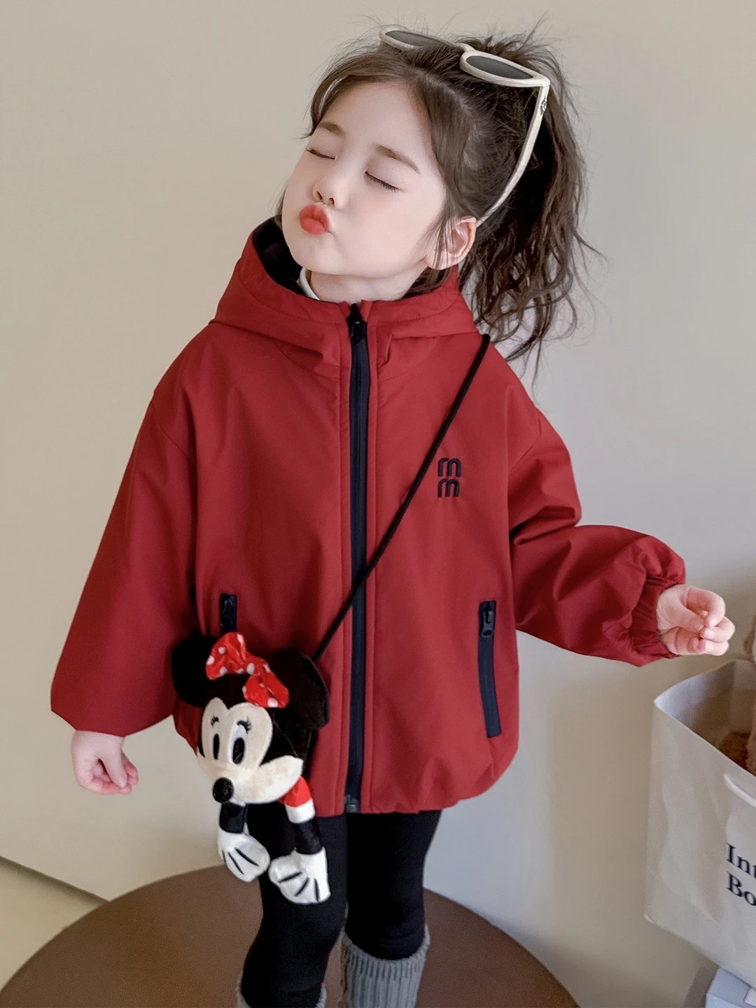 Утепленное двустороннее пальто-шапка для девочек с рисунком Miey, осенне-зимняя новая теплая детская одежда
Утепленное двустороннее пальто-шапка для девочек с рисунком Miey, осенне-зимняя новая теплая детская одежда