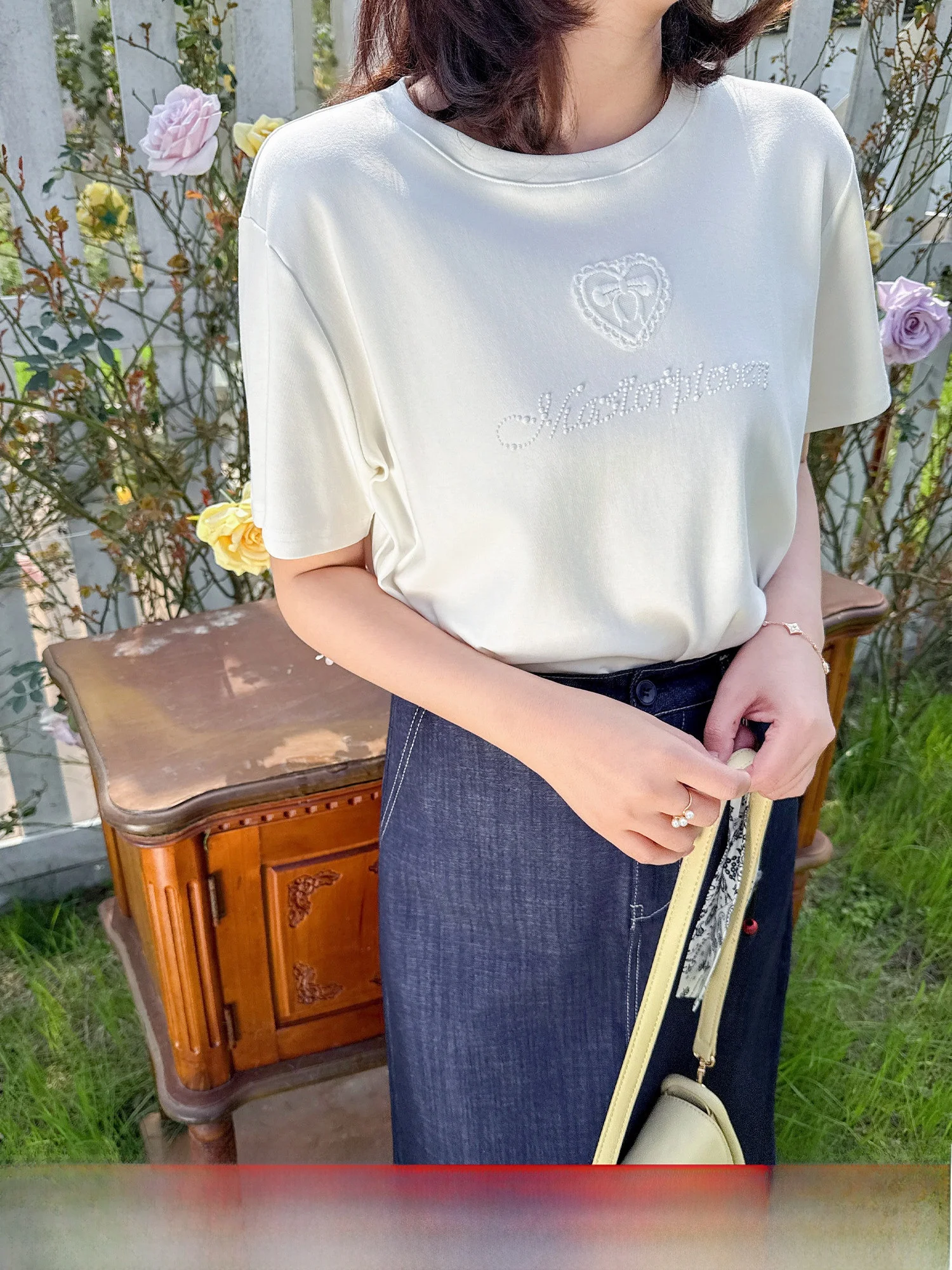 Elegant Lace Knot Cotton Short Sleeve T-Shirt Top Ageless Versatile Summer Casual Style Loose Fit round Neck
Elegant Lace Knot Cotton Short Sleeve T-Shirt Top Ageless Versatile Summer Casual Style Loose Fit round Neck