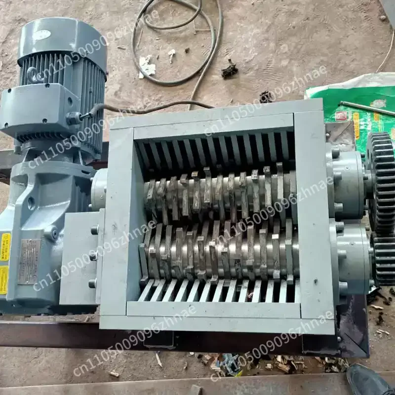 Small shredder chassis scrap metal wood domestic waste plastic shredder box fabric old clothes
Small shredder chassis scrap metal wood domestic waste plastic shredder box fabric old clothes
