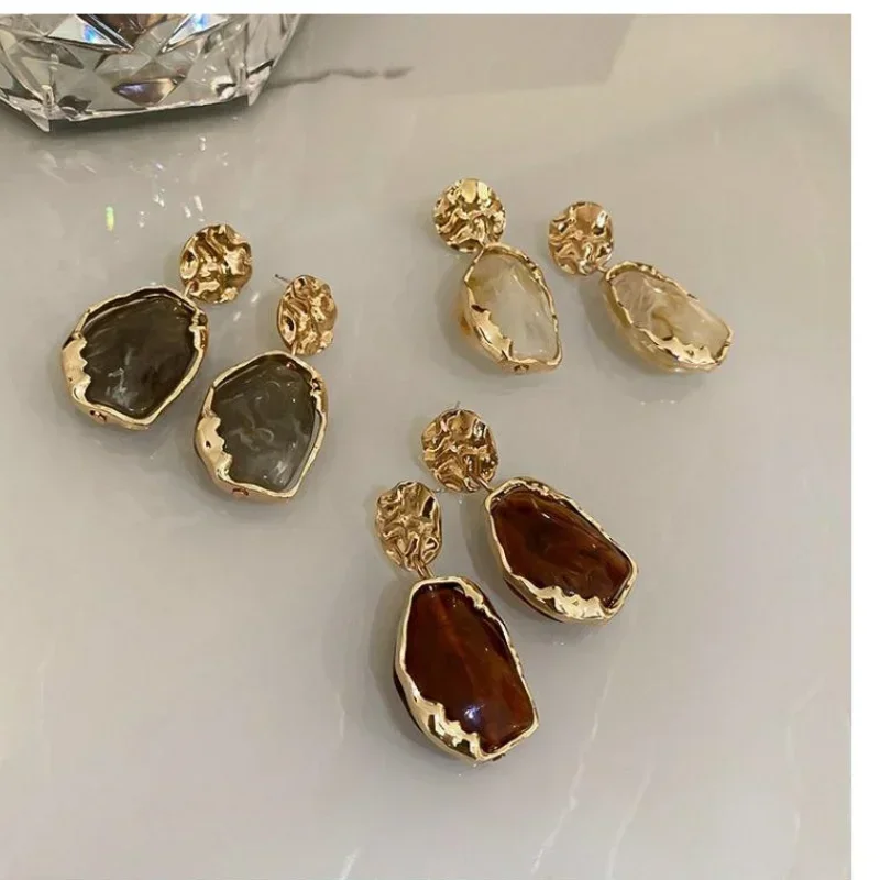 Classical gemstone earrings light luxury temperament stud earrings French exaggerated high-end earrings
Classical gemstone earrings light luxury temperament stud earrings French exaggerated high-end earrings