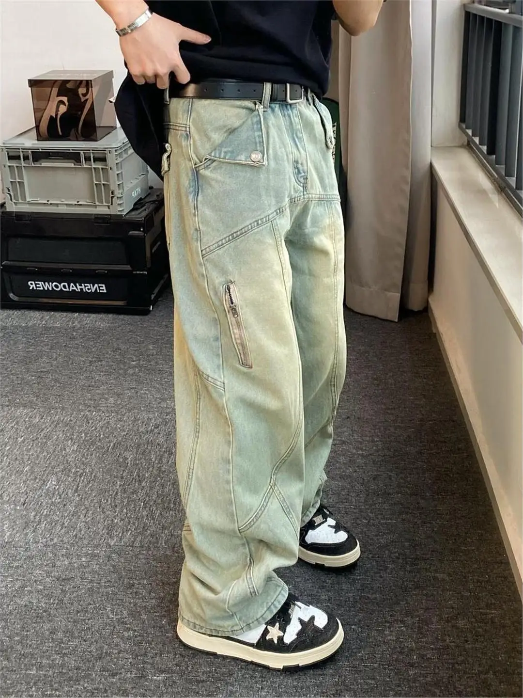 Retro American Streetwear Distressed Design Men's Jeans Loose Straight Leg Wide Leg Long Trousers Youth Fashion Casual Jeans
Retro American Streetwear Distressed Design Men's Jeans Loose Straight Leg Wide Leg Long Trousers Youth Fashion Casual Jeans