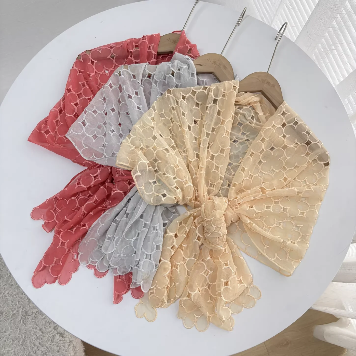 2026 Pure silk women's spring scarf luxury brand gray pink khaki embroidered neck scarves women hijab headscarf shoulder cape
2026 Pure silk women's spring scarf luxury brand gray pink khaki embroidered neck scarves women hijab headscarf shoulder cape