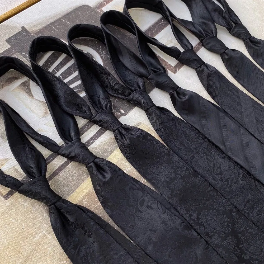 Модный однотонный черный галстук в полоску с цветочным принтом, мужской галстук, жаккардовый мягкий ретро-рубашка с галстуком
Модный однотонный черный галстук в полоску с цветочным принтом, мужской галстук, жаккардовый мягкий ретро-рубашка с галстуком