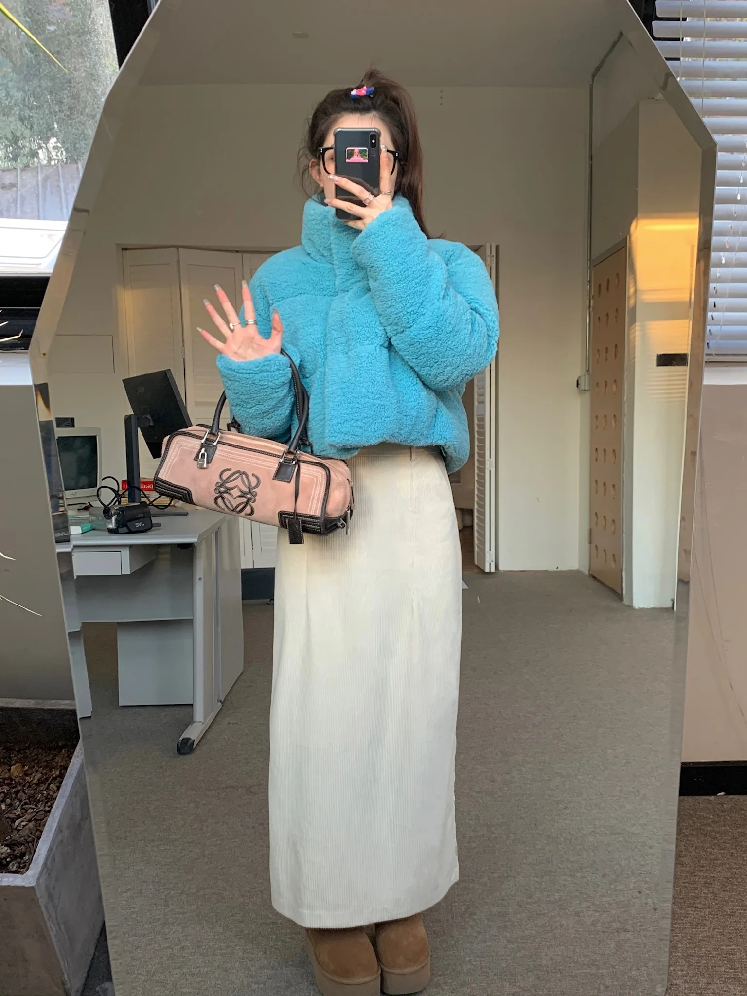 Юбка миди из белого вельвета с завышенной талией, облегающая, весна-осень, новая модель, юбка-карандаш на резинке
Юбка миди из белого вельвета с завышенной талией, облегающая, весна-осень, новая модель, юбка-карандаш на резинке