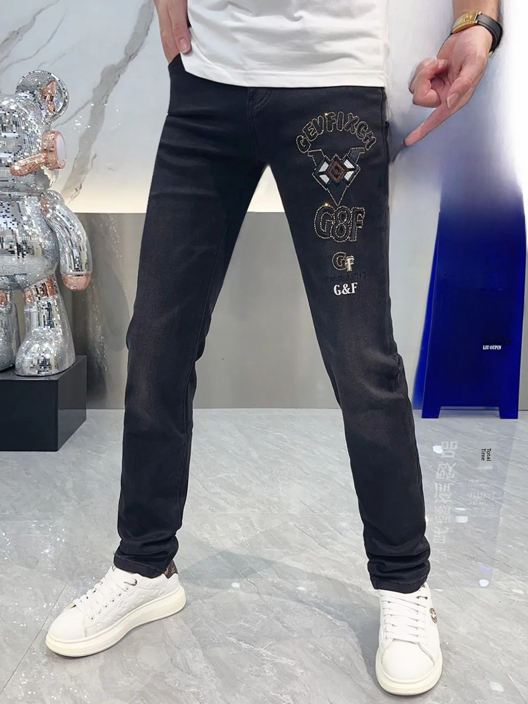 Men's Slim Fit Jeans Embroidered Letter Badge Trendy Versatile Autumn Winter New Style Comfortable Breathable Wear Resistant
Men's Slim Fit Jeans Embroidered Letter Badge Trendy Versatile Autumn Winter New Style Comfortable Breathable Wear Resistant