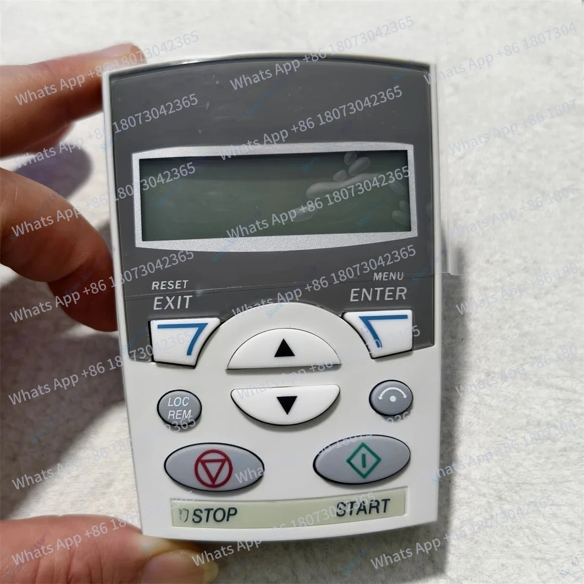 Оригинальные новые операционные панели/дисплеи ACS-CP-C для инверторов ACS510 / 550 / 355 / 350
Оригинальные новые операционные панели/дисплеи ACS-CP-C для инверторов ACS510 / 550 / 355 / 350