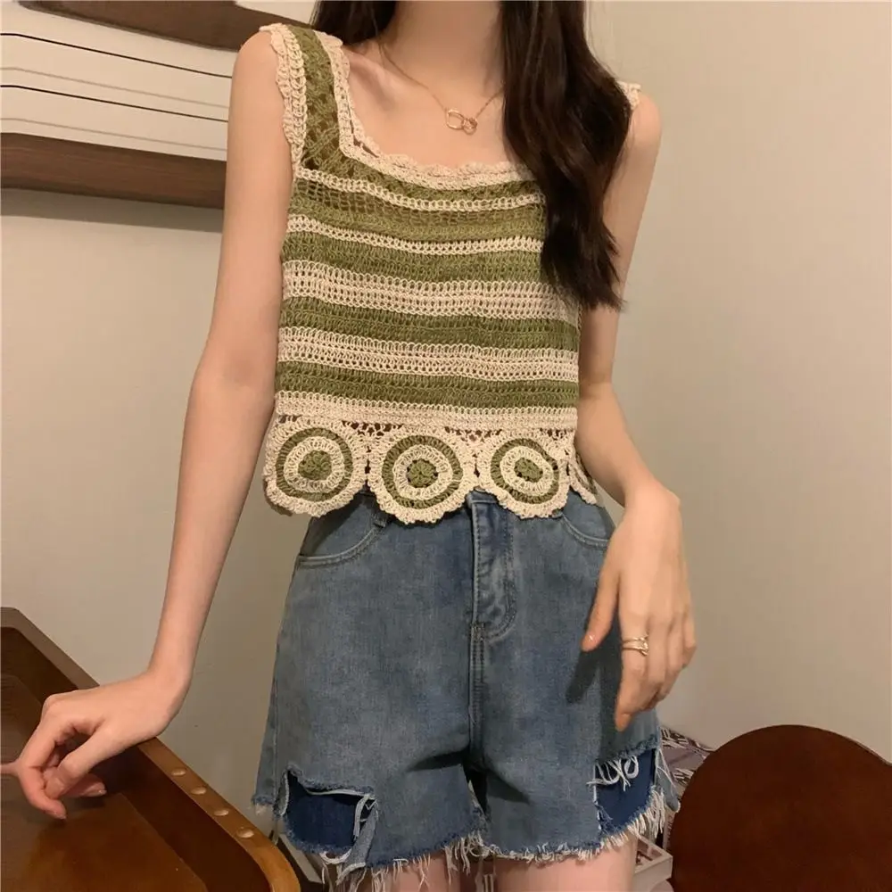 Retro Fashion Knitted Crop Top Sleeveless Vest Embroidery Pattern Tank Top Summer Elegant Short Top Camisoles
Retro Fashion Knitted Crop Top Sleeveless Vest Embroidery Pattern Tank Top Summer Elegant Short Top Camisoles