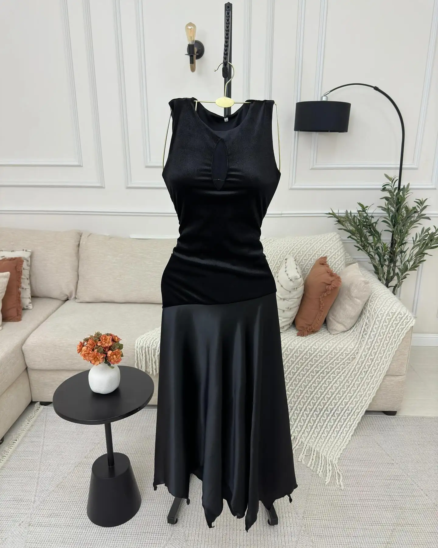 Customized Graceful Crew Neck Pleats Sleeveless Evening Dresses Temperament Velour Satin Black Vestido De Festa Vestido De Noche
Customized Graceful Crew Neck Pleats Sleeveless Evening Dresses Temperament Velour Satin Black Vestido De Festa Vestido De Noche