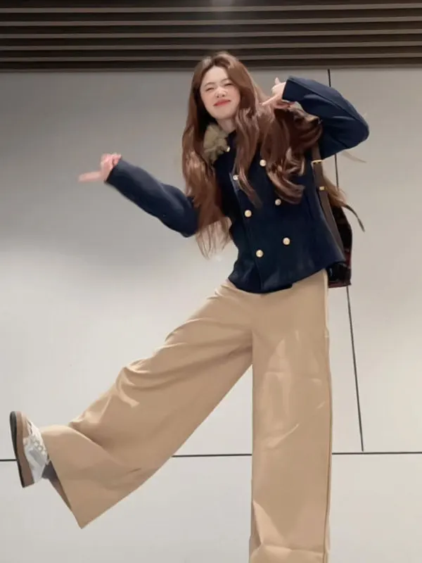 Корейское утепленное короткое пальто с капюшоном, модная элегантная зимняя верхняя одежда для женщин, стандартный крой, длинный рукав
Корейское утепленное короткое пальто с капюшоном, модная элегантная зимняя верхняя одежда для женщин, стандартный крой, длинный рукав