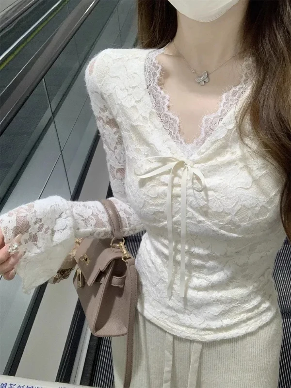 plus Size Women's Long Sleeve V-Neck Lace Knot Base Shirt Slim Fit Inner Wear Top Trendy White Korean Style
plus Size Women's Long Sleeve V-Neck Lace Knot Base Shirt Slim Fit Inner Wear Top Trendy White Korean Style