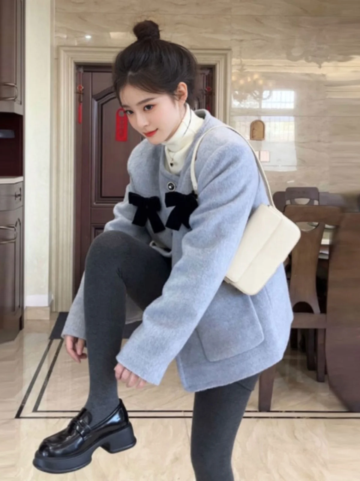 Elegant Cashmere Coat Ladylike Rich Girl Korean Style High End Beautiful Spring New Arrival Button Detailing Long Sleeve
Elegant Cashmere Coat Ladylike Rich Girl Korean Style High End Beautiful Spring New Arrival Button Detailing Long Sleeve
