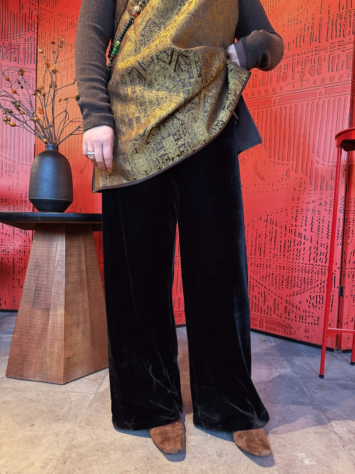 Бархатные широкие брюки-палаццо Bla, удлиненные, женские, осенне-зимние, универсальные, повседневные, с эластичным поясом
Бархатные широкие брюки-палаццо Bla, удлиненные, женские, осенне-зимние, универсальные, повседневные, с эластичным поясом