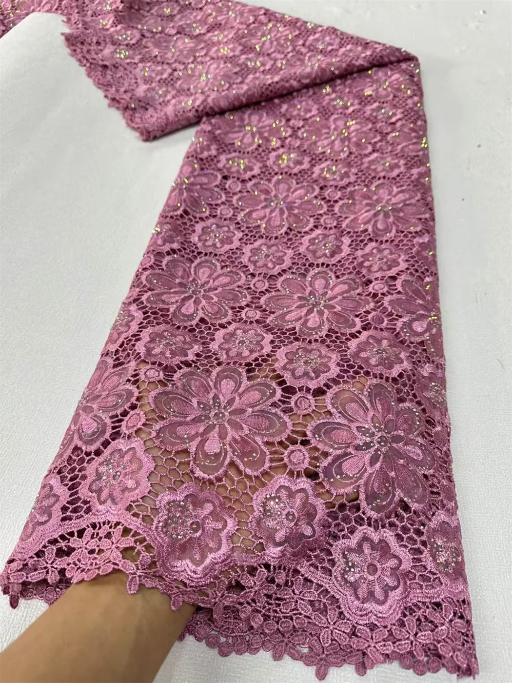 New Arrival African Water Soluble Lace Fabric 2025 High Quality Lace Nigerian Guipure Cord Lace Fabric For Woman Party Material
New Arrival African Water Soluble Lace Fabric 2025 High Quality Lace Nigerian Guipure Cord Lace Fabric For Woman Party Material